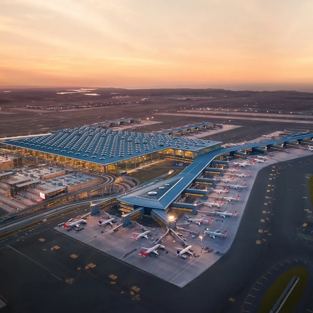 MARRJE ME QIRA MAKINE AEROPORTI I STAMBOLLIT MERR ME QIRA MAKINE AEROPORTI I STAMBOLLIT